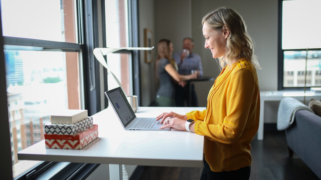 How to Use a Sit Stand Desk Effectively