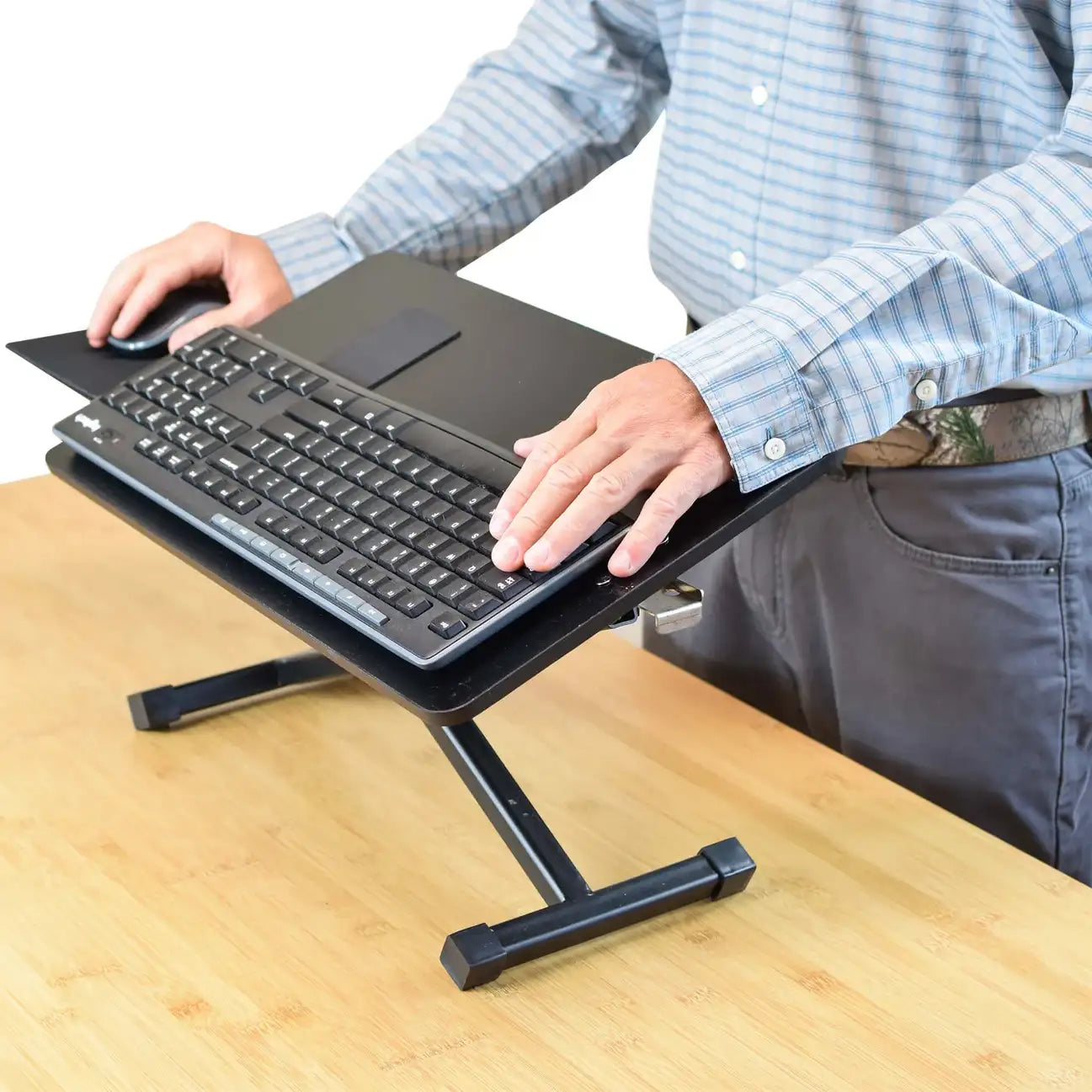 Aligns your wrists for a more comfortable typing posture.