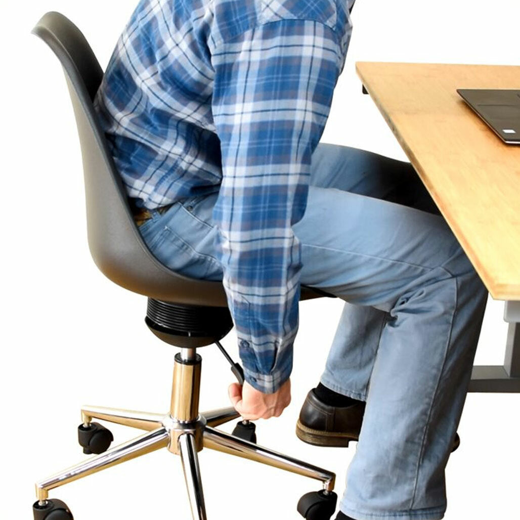 Easy height adjustment for all-day comfort.