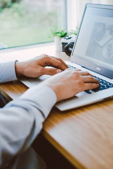 How Having a Laptop Desk Can Help That Crick in Your Neck